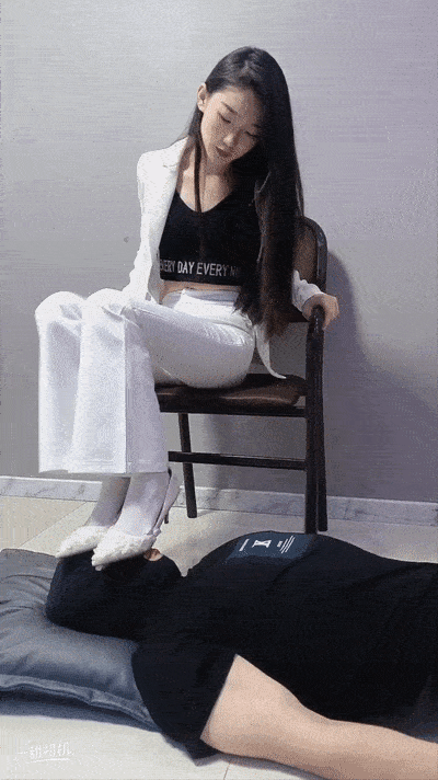 065853mngzz7j79e53a33h.gif