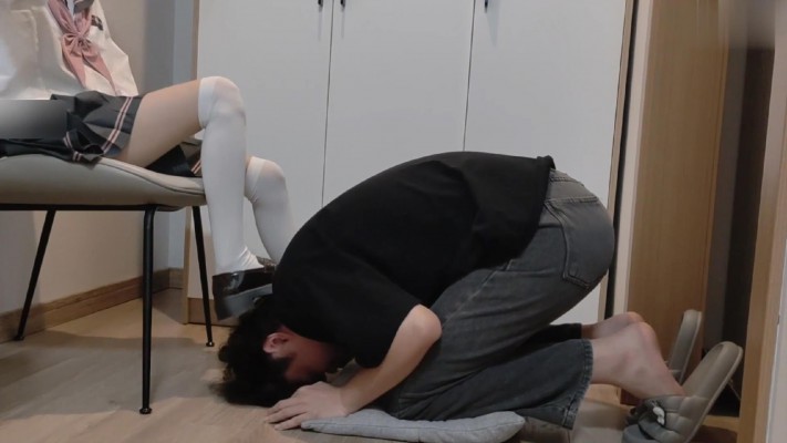 141504zlhont00l0kszoks.jpg