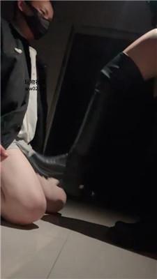 123823f88rr5aryjyej580.jpg