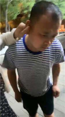 【夸梨】户外公开处刑跟踪狂