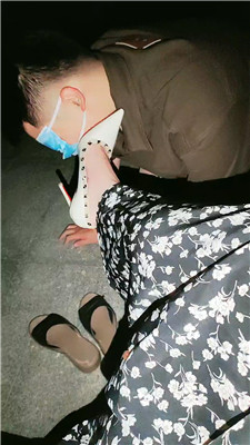 【青青】户外强迫狗舔脏鞋