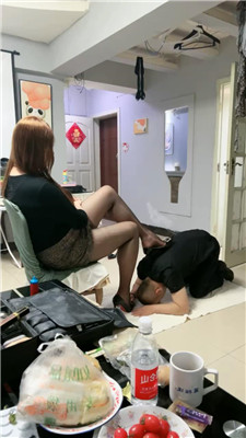 【西北傻子】高跟黑丝女神的贱奴