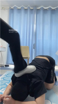 【林珥】小白鞋白棉袜气味辱