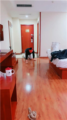 081327cqgmef3776e7gx46.jpg