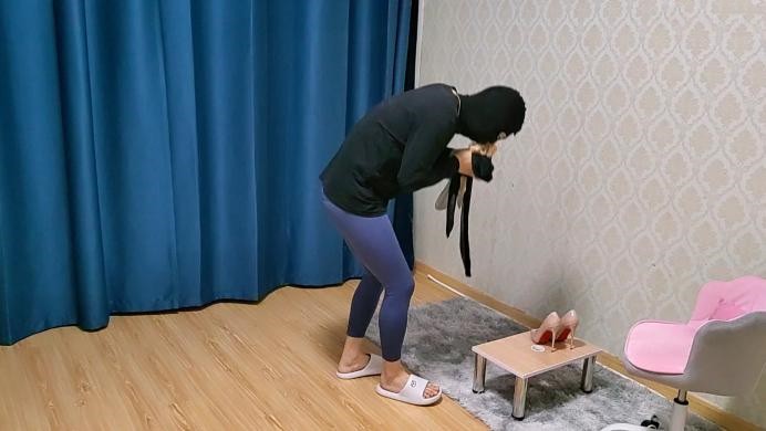 【苏州婉儿】残暴婉儿耳光不断全体重长靴细高跟踩踏