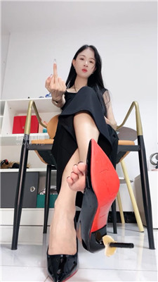 【琳达】裸足羞辱    250803-10BP