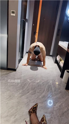 【芊芊】酸臭黑丝美腿虐杀