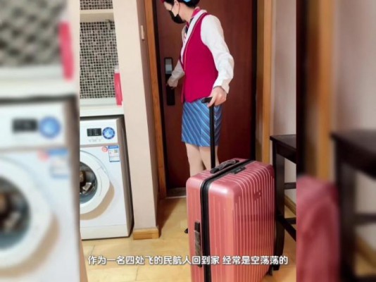 空姐盛情款待弟弟丝袜美腿下的沉浸享受 ACYC-4867BP