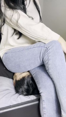 牛仔裤坐脸玩电脑 YC-250818-6BP