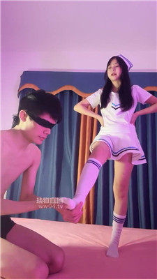 【甜恬】足球宝贝白袜踩虐