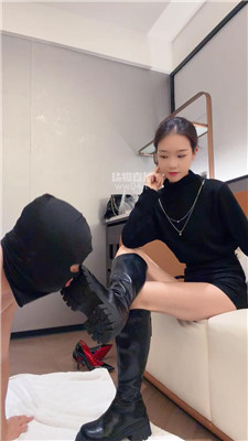 【阿楠】清理脏鞋底-裸足狂舔