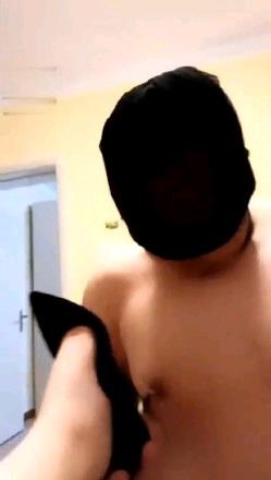 【调教视频】白衣S之耳光舔鞋圣水