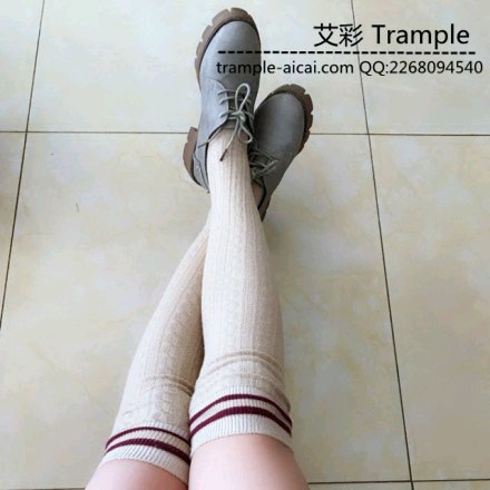 【调教视频】【萝莉丝袜控】校园风情景脏袜板鞋羞辱诱惑