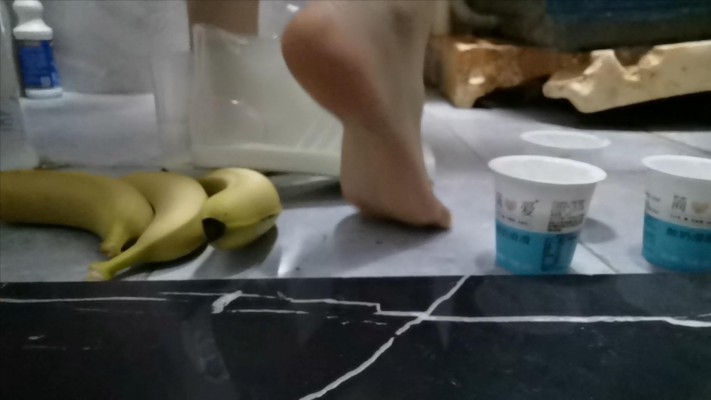 透明靴里踩牛奶香蕉  JS251115~5BP