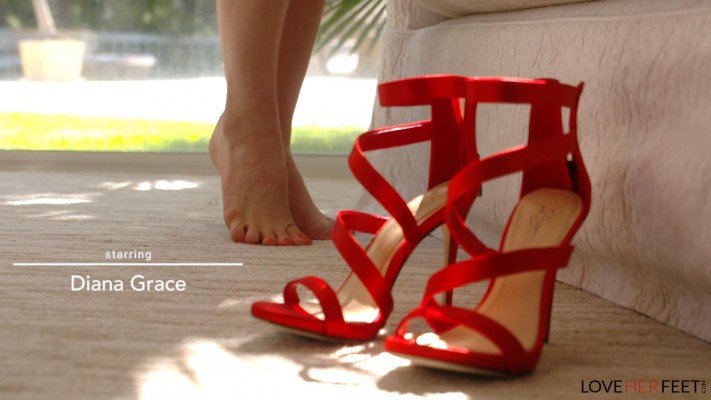 金发美女高跟凉鞋白嫩美脚奖励男友  JS251210~3BP