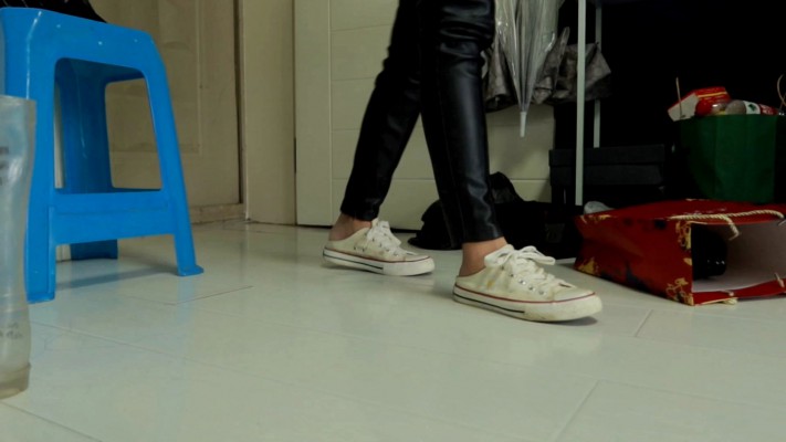 【芊芊】臭脚榨汁粗口骂  JS260228~2BP