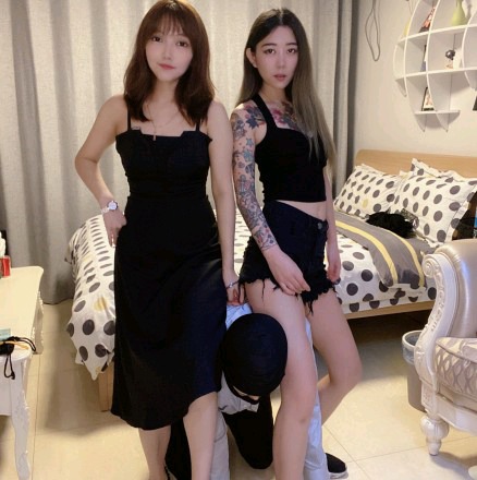 美依S美迪S双女王剧情调教外卖小哥