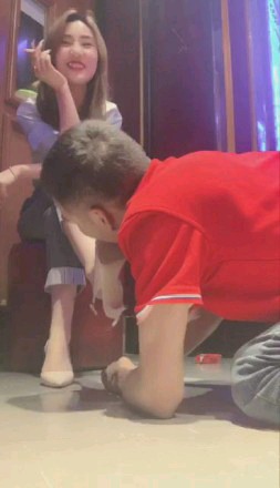 萱萱S女蒂】KTV暴力虐待抽耳光