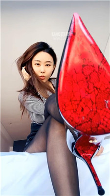 【夏芙】黑丝高跟香水裸足    260318-7BP