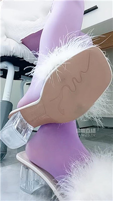 【依甜】骚妈是婊子乳母乱伦    260319-3BP