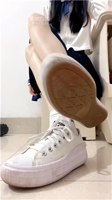 【敢敢】剧情恋足癖哥哥帮妹妹除臭    260321-33BP