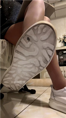 【萱萱子】黄金洗脑羞辱1    260331-28BP