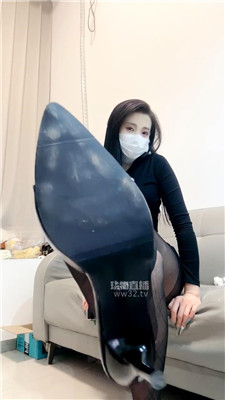 【小E神】黑丝高跟裸足    260407-35BP