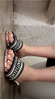 【咬猫】马桶视角跪着接屎    260511-36BP